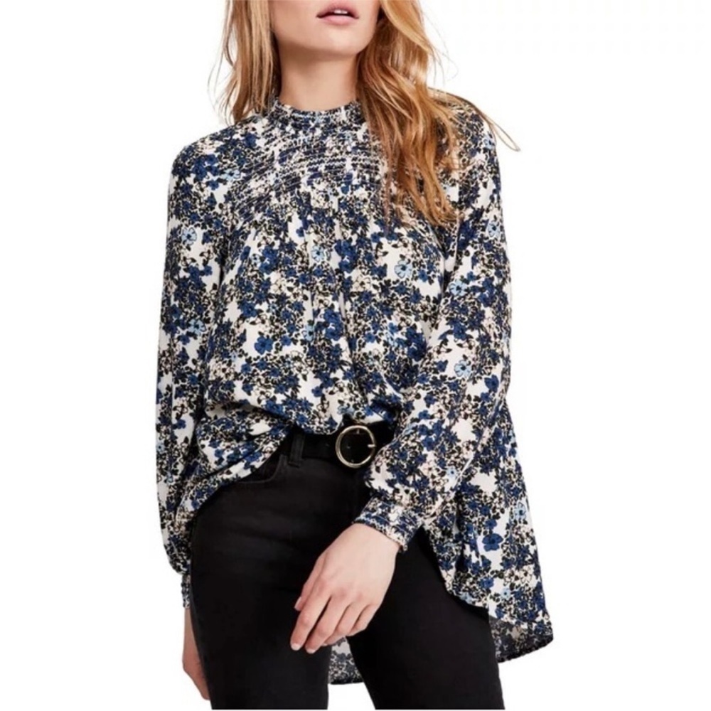 FREE PEOPLE Flowers in Her Hair
Smock Detail Tunic Ditsy Floral Boho Size XS